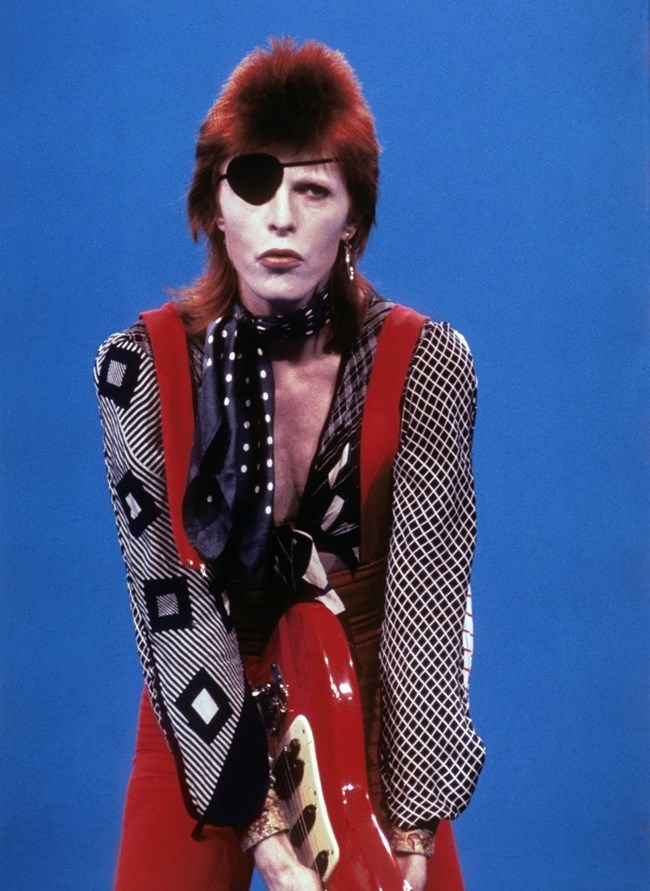 David-Bowie-Esquire-10