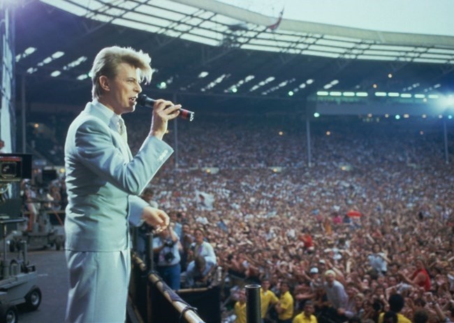 David-Bowie-Esquire-19