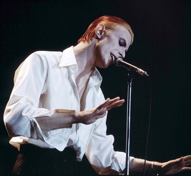 David-Bowie-Esquire-14
