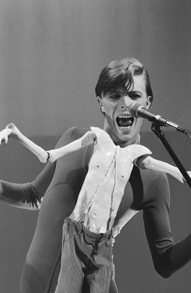 David-Bowie-Esquire-15