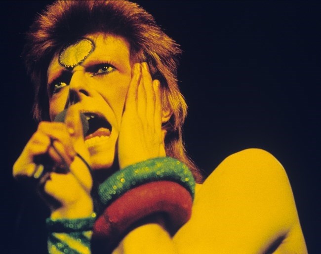 David-Bowie-Esquire-09