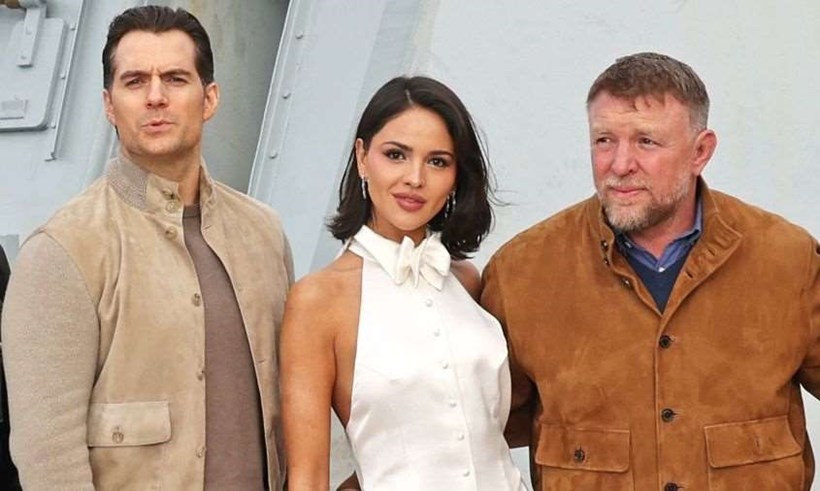 HenryCavill-JakeGyllenhaal-EizaGonzález-Esquire