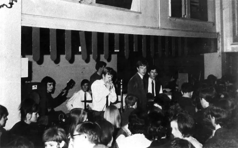 rolling stones at crawdaddy club in 1963