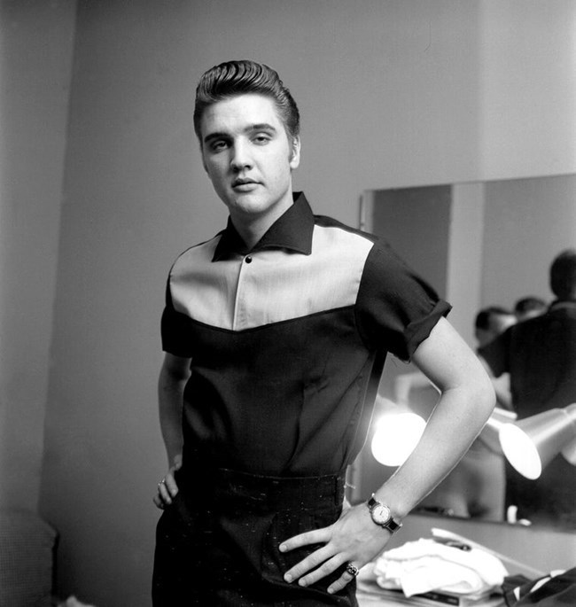 Elvis-Esq-03