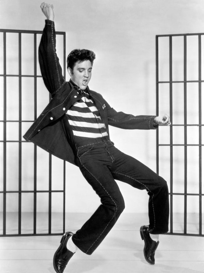 Elvis-Esq-04