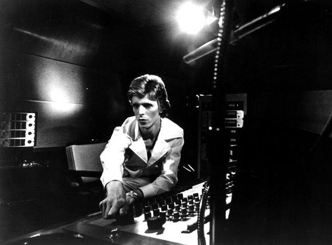 David-Bowie-Esquire-13