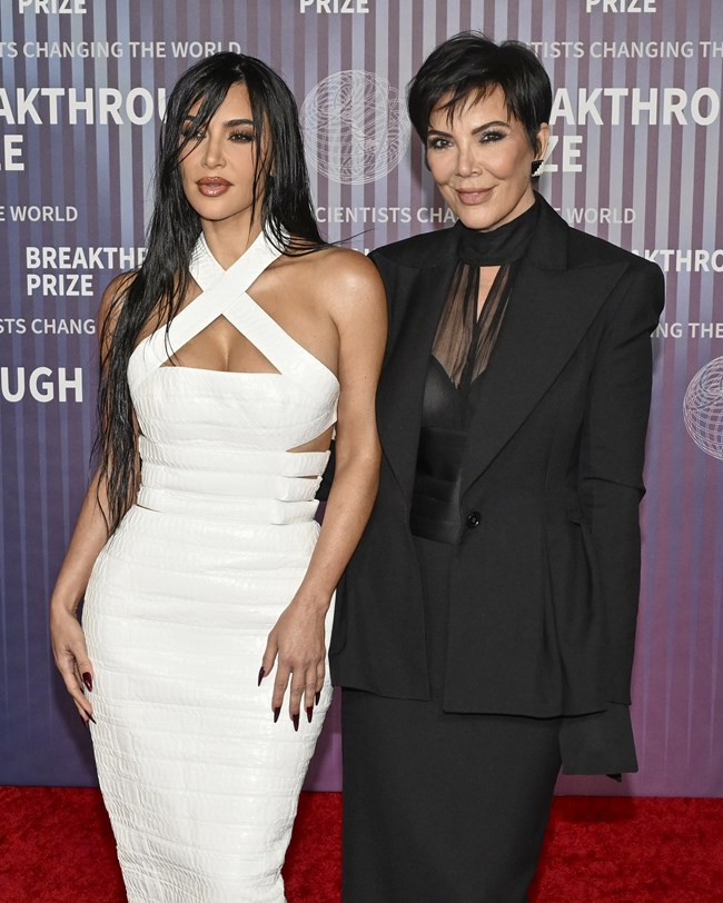 Kim Kardashian cHRIS JENNER