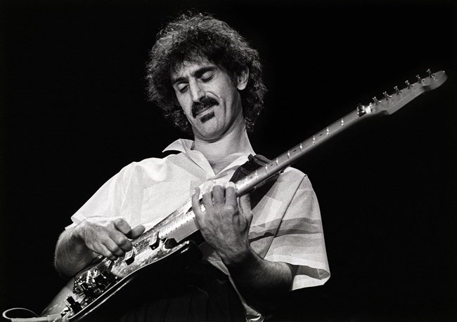 Frank-Zappa-Esquire-08