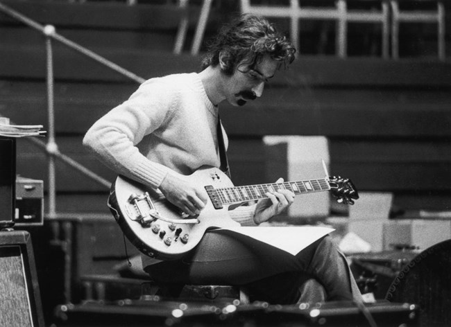 Frank-Zappa-Esquire-05