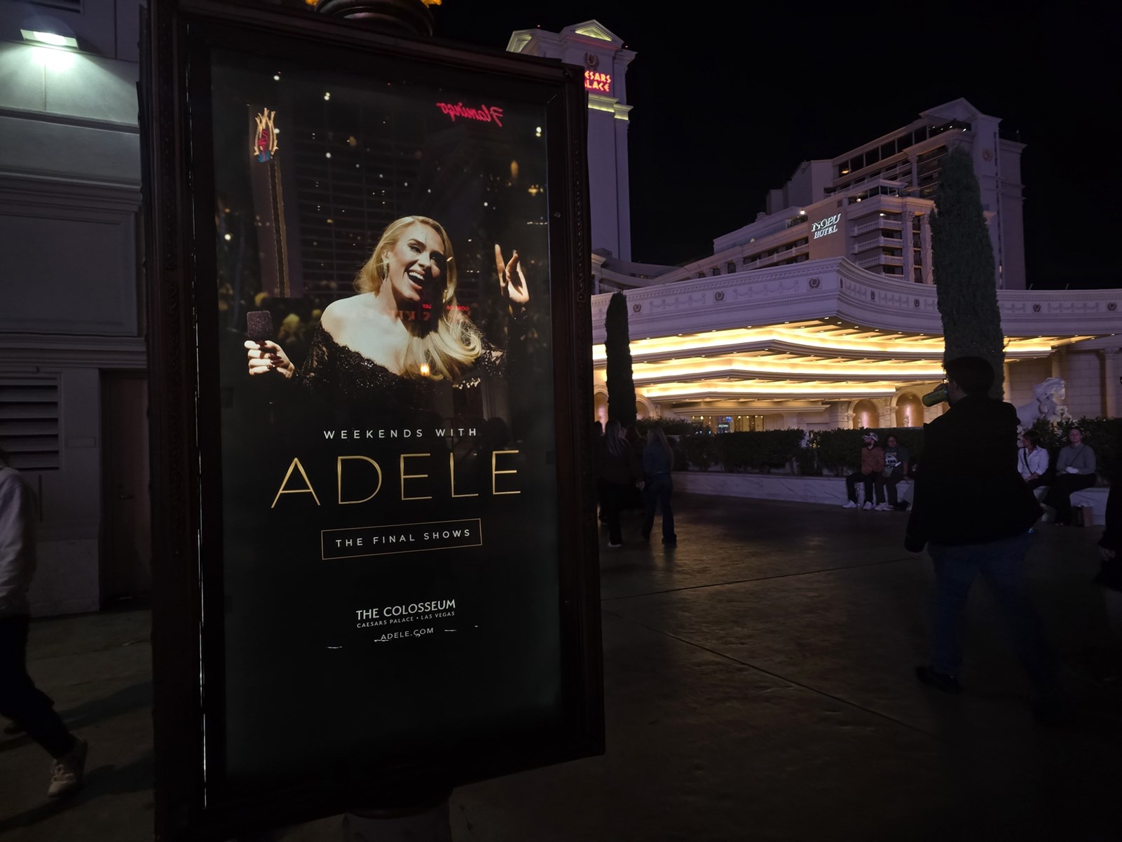 Vegas Adele