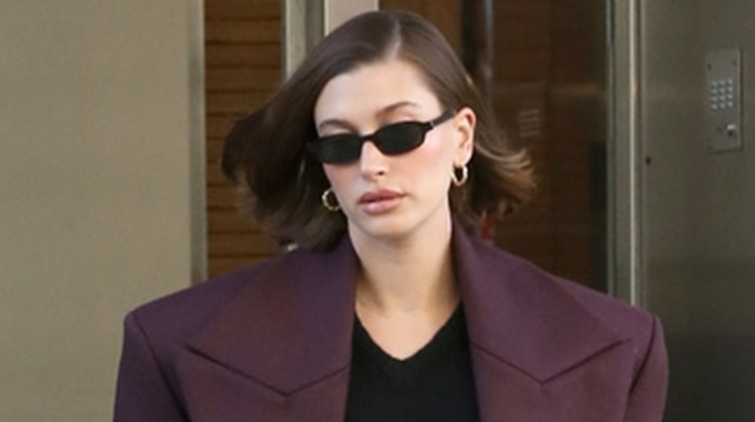 Άλλη μια fashion εμφάνιση της Hailey Bieber.