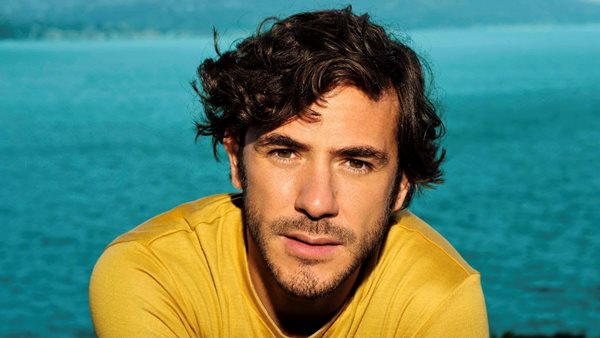 Must watch - Το νέο music video του Jack Savoretti για το "Who’s Hurting Who"