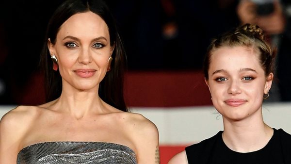 Angelina Jolie - Τραγουδά μαζί με τη Shiloh σε συναυλία των Måneskin στη Ρώμη