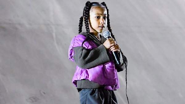 Η North West έκανε live video μέσα από το σπίτι της χωρίς τη συγκατάθεση της μαμάς Kim Kardashian