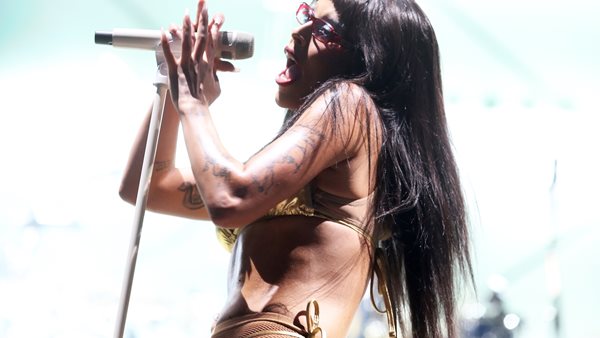 Η Doja Cat απαντάει στις φήμες για αρραβώνα με Joseph Quinn!