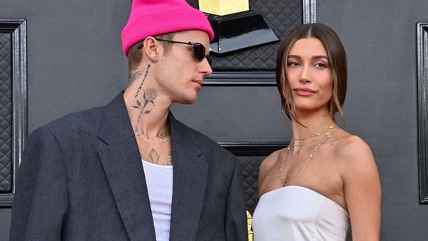Hailey Bieber - Για ακόμα μία φορά αρνείται εγκυμοσύνη της