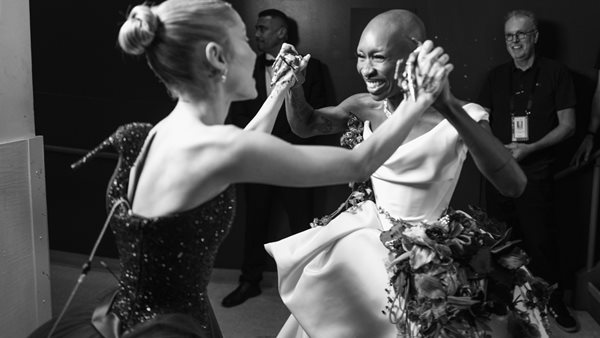 Oscars 2025, Δείτε το επικό ξεκίνημα της βραδιάς!