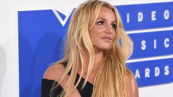 Η Britney Spears δείχνει τη "μικρή κοιλιά" της μετά την ανακοίνωση της εγκυμοσύνης της