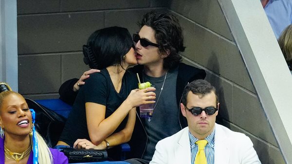 To ειδύλλιο Timothee Chalamet-Kylie Jenner πάει στην έρημο.