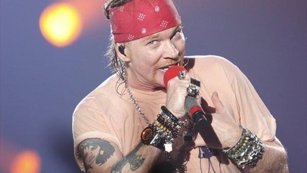 Όταν είσαι φανατική θαυμάστρια των Guns N' Roses και συναντάς τυχαία στον δρόμο τον Axl Rose