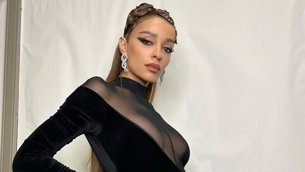 Η Ελένη Φουρέιρα ποζάρει με μαγιό, λίγο μετά τις φήμες εγκυμοσύνης