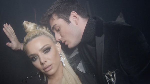 "Βλέπω Το Θάνατό Σου" - Η απολαυστική συνεργασία της Josephine με τον Γιώργο Κακοσαίο