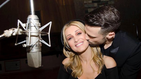 Νατάσα Θεοδωρίδου και Κωνσταντίνος Αργυρός σε χαλαρές στιγμές στο κέντρο της Αθήνας