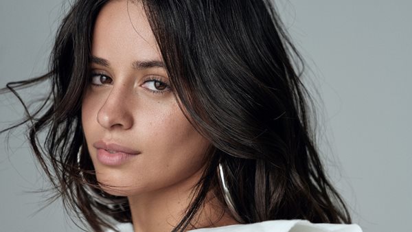 Η Camila Cabello είναι "Bombshell" για τις ανάγκες νέας διαφημιστικής καμπάνιας