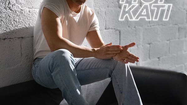 Πέτρος Ιακωβίδης και η νέα του επιτυχία "Πες Μου Κάτι"