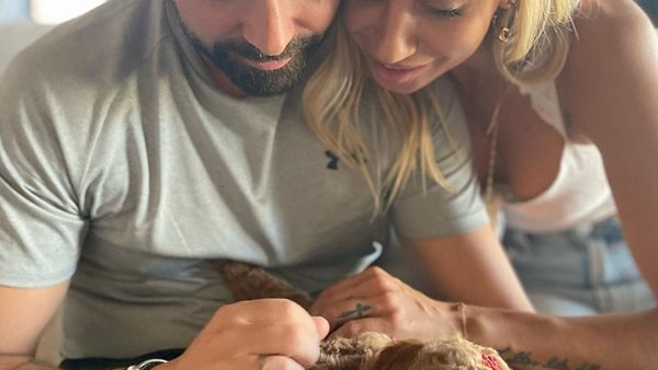 H οικογένεια του Ηλία Βρεττού υποδέχτηκε το νέο μέλος της!