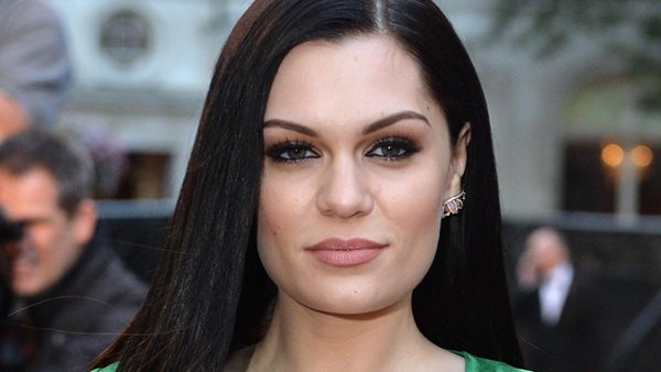 Jessie J - Η πρώτη ζωντανή εμφάνισή της μετά την ανακοίνωση της αποβολής της