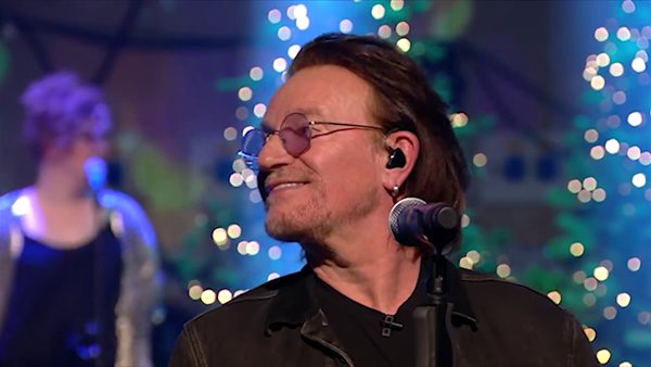 Η εορταστική εμφάνιση Bono και Edge στην τηλεόραση της Ιρλανδίας