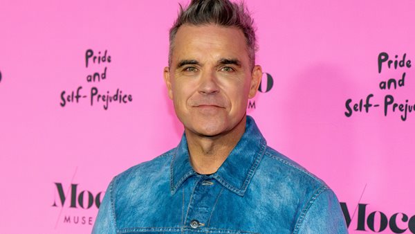 Robbie Williams στο άνοιγμα της έκθεσής του στο Moco Museum!
