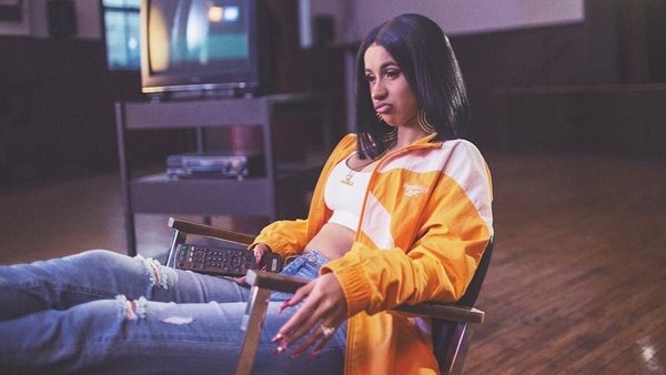 Cardi B: "Πάντα αναρωτιέμαι εάν θα νιώσω ποτέ ικανοποίηση"