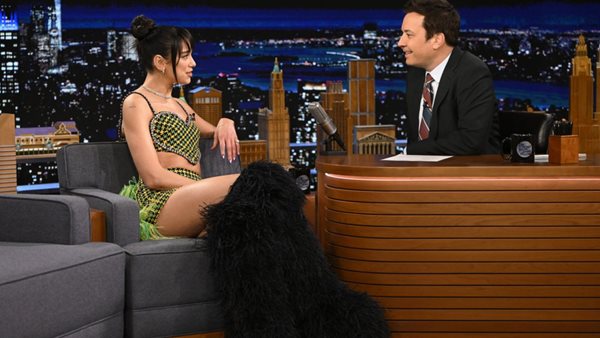 Η Dua Lipa διδάσκει τον "τεμπέλικο" χορό της στον Jimmy Fallon