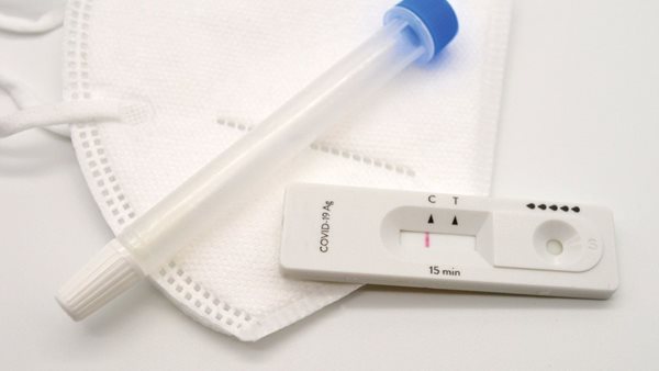 Κορονοϊός - Ξεκίνησε η διανομή των self test στα φαρμακεία