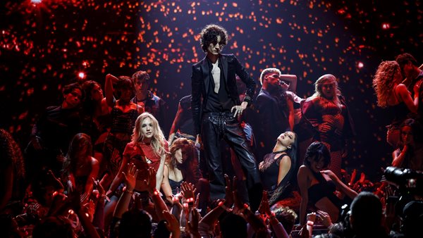 TikTok Viral! "12 to 12" από τον πολλά υποσχόμενο Sombr.