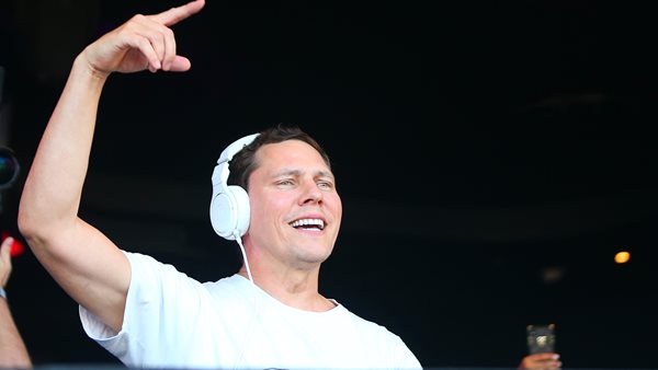 O Tiesto ανεβάζει φωτογραφίες με Ronaldo στο Miami!