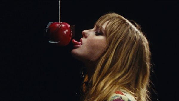 "I WANNA BE YOUR SLAVE" - Το νέο βίντεο των Måneskin είναι επικότερο απ'όσο περίμενες