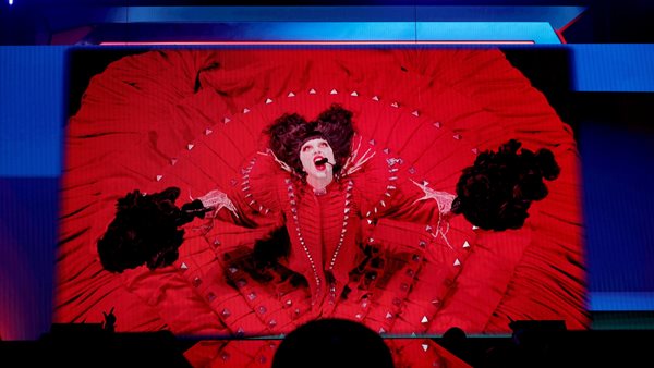 Lady Gaga: Το "The Dead Dance" μπαίνει στο Hot 100.