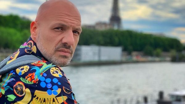 Νίκος Μουτσινάς: "Δεν έπρεπε να ήμουν 'στον αέρα' όταν έφυγε η μητέρα μου"