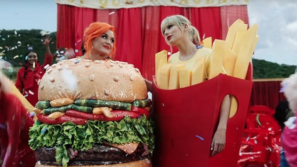 Κι όμως! Η Katy Perry στο music video της Taylor Swift