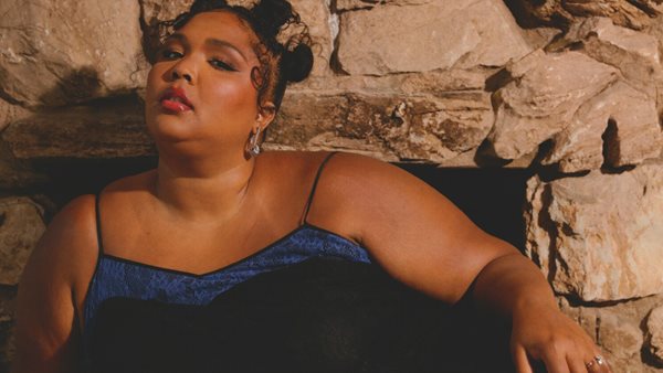 Lizzo - Γιορτάζει τη vegan πλευρά της ζωής σε νέα καμπάνια της PETA