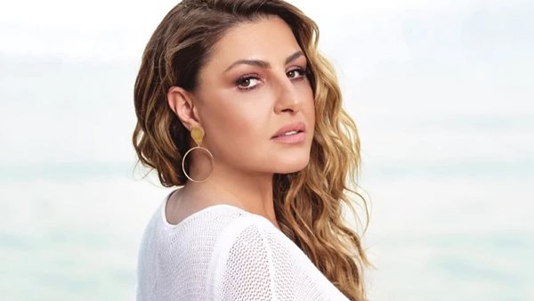 Έλενα Παπαρίζου - Διέκοψε τη συναυλία της όταν ένας άντρας κατέβασε το παντελόνι του