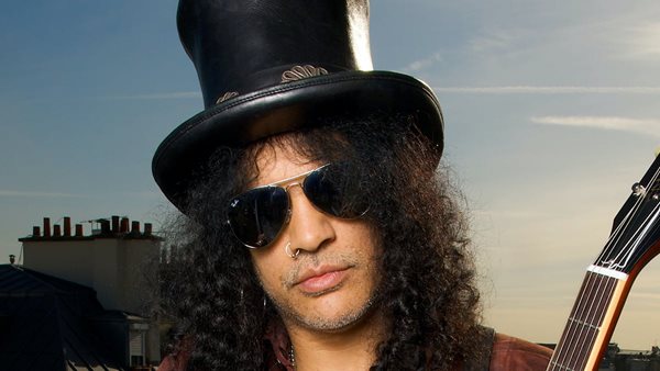 Slash: "Οι AC/DC είναι η επιτομή του rock'n'roll"