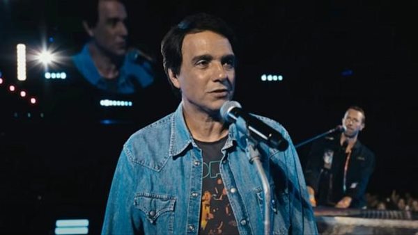 Στο βίντεο κλιπ των Coldplay για το "The Karate Kid" εμφανίζεται o πρωταγωνιστής της ομώνυμης σειράς ταινιών