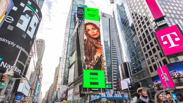 Δέσποινα Βανδή - Μπήκε σε billboard στην Times Square