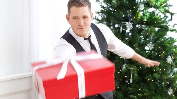 5 ολοκαίνουρια τραγούδια που μπορείς να προσθέσεις στην εορταστική σου playlist