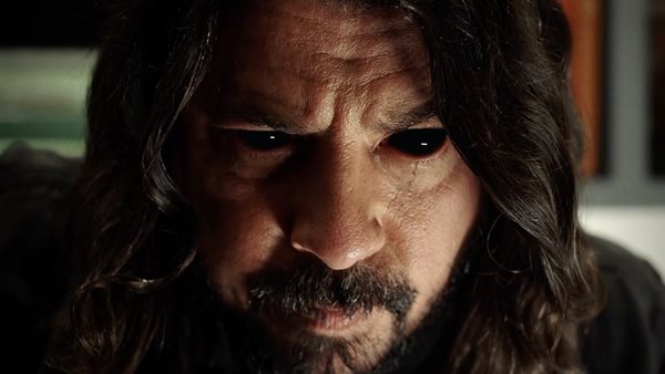 Οι Foo Fighters σε ένα "τρελό" νέο single που σε κάποιους θυμίζει Motorhead