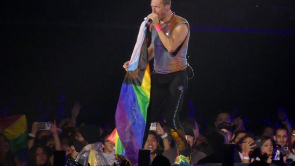 O Chris Martin αρραβωνιάστηκε την Dakota Johnson!